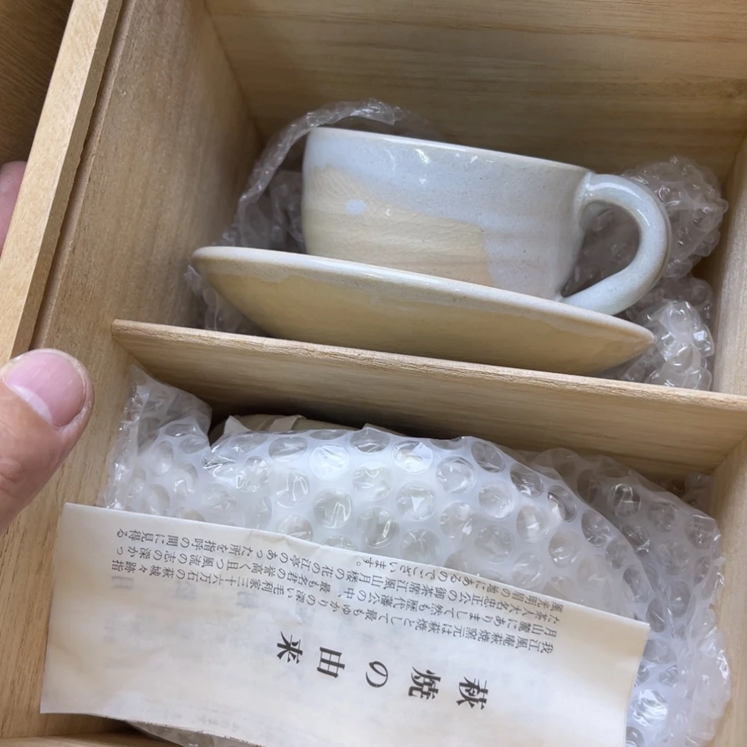 L***糖瓷片密密麻麻地铺满一层