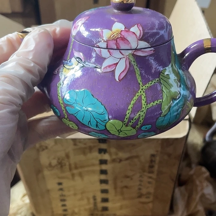 紫砂茶壶原矿泥料手工制作的一把紫砂壶。