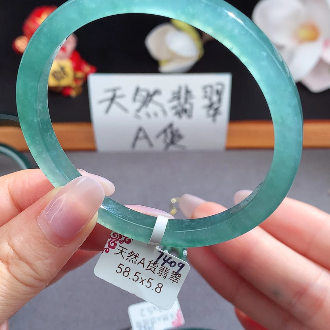 翡翠手镯（圆镯）未镶嵌青**光