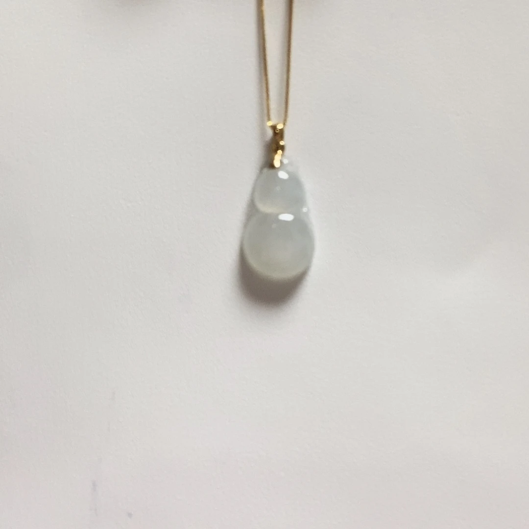 翡翠18K金镶嵌颈饰简单