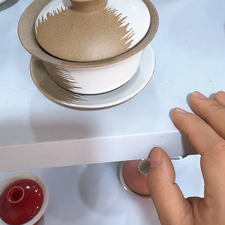 主人杯一个，瓷，品茗瓷
