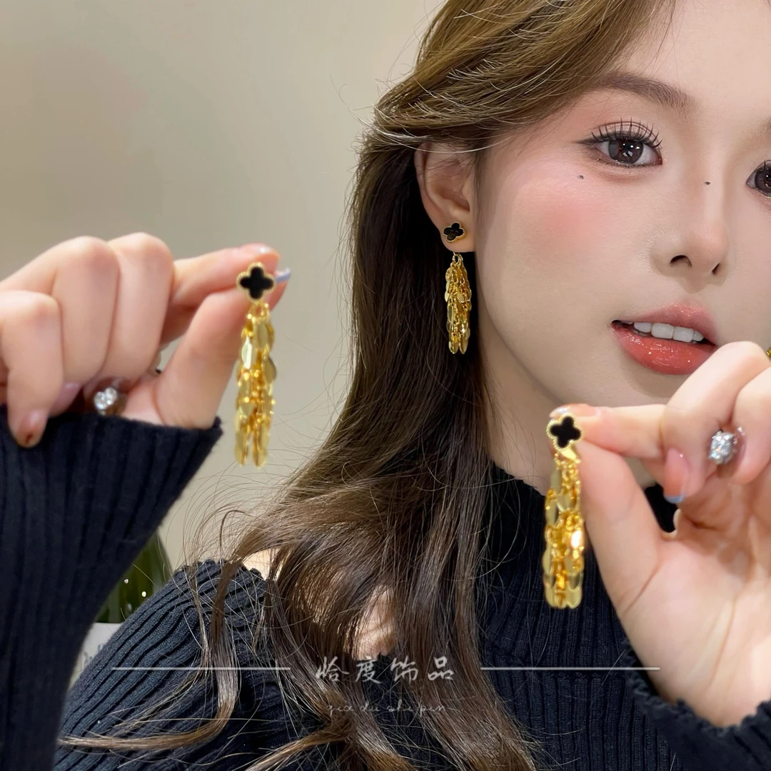 铜合金耳饰 【恰度】秋冬新款黑色四叶花亮片流苏耳钉