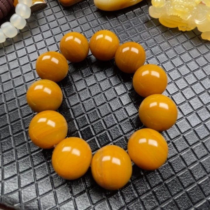 未镶嵌石英质玉(黄龙玉)颈饰