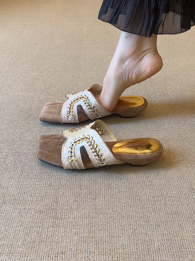 Elingjk/2.5cm小众方头人鱼姬鱼纹编织低跟舒适外穿露趾拖鞋