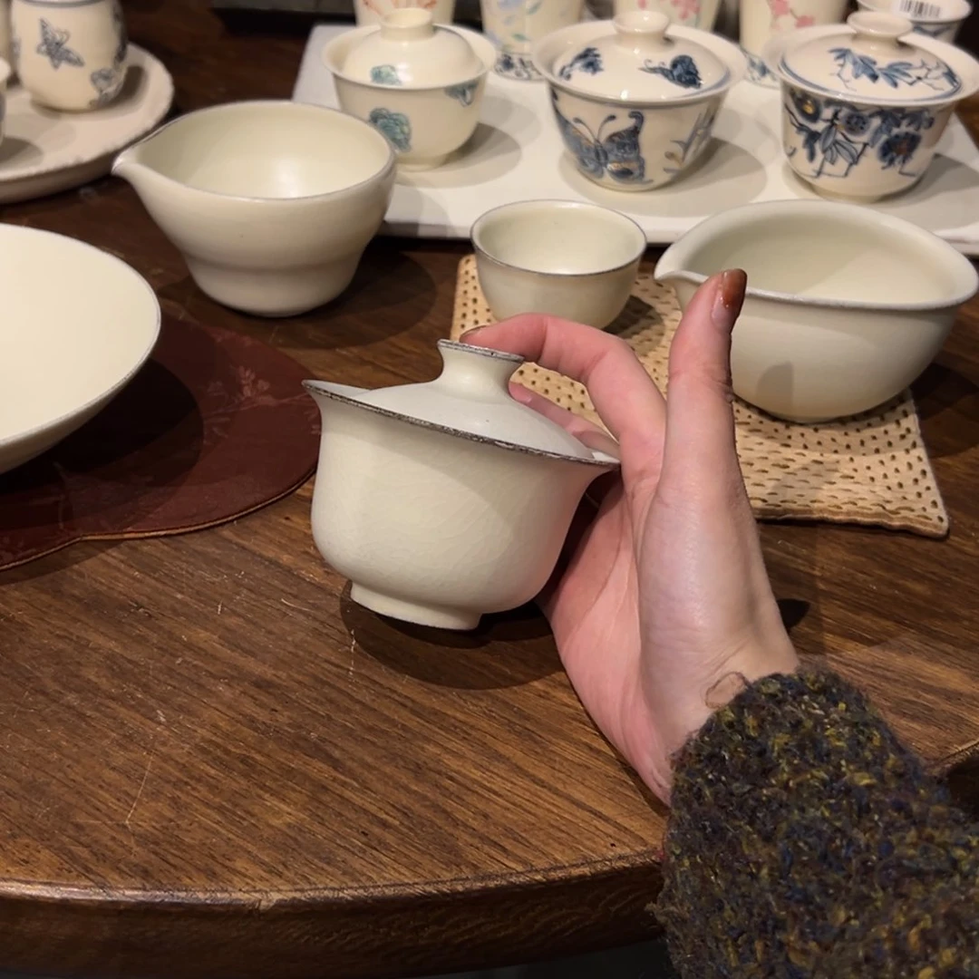 摆件陶瓷。       陶瓷。