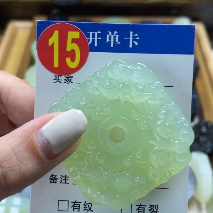 蛇纹石玉挂件未镶嵌热***,