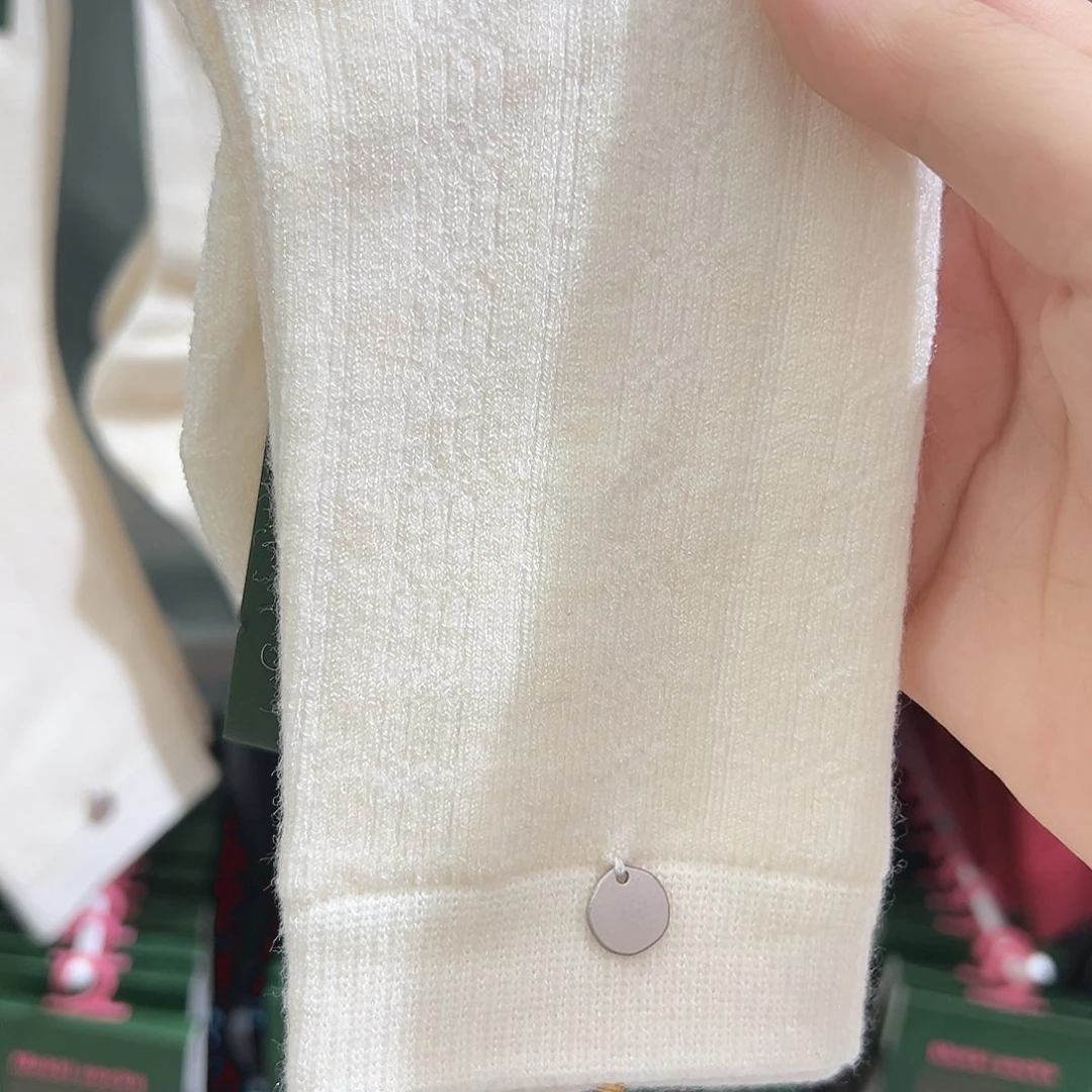 皮质铁合金白色袜子