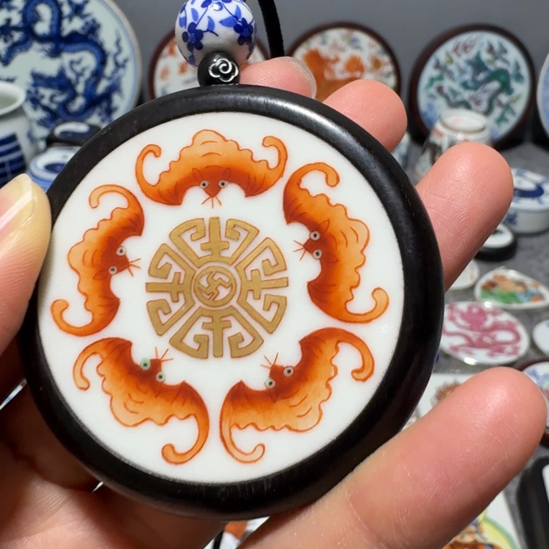 玖***然瓷片精品挂件一个