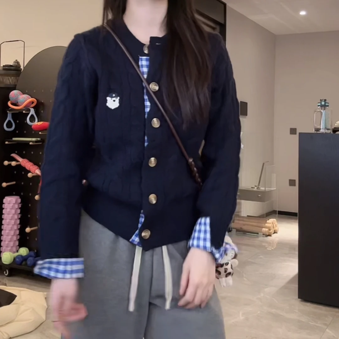 复古学院风撞色格纹拼接麻花毛衣外套女冬季新款保暖休闲针织开衫