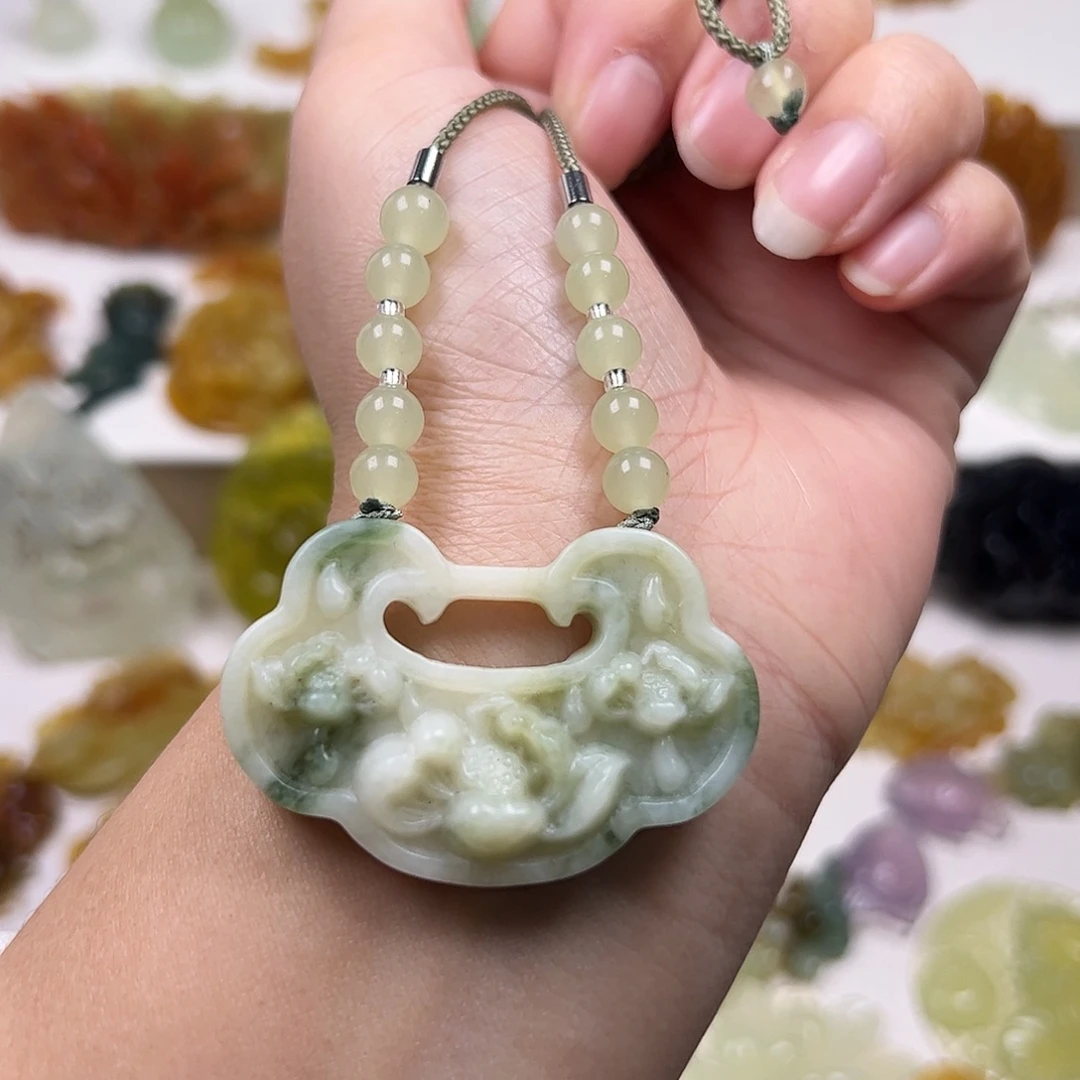 蛇纹石玉未镶嵌颈饰