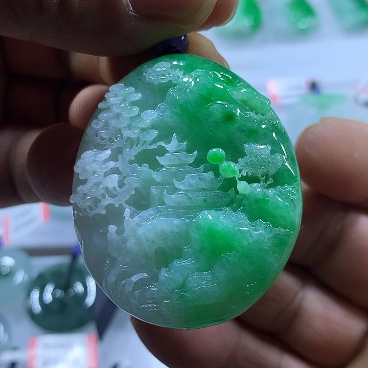 翡翠未镶嵌颈饰天然翡翠吊坠A货