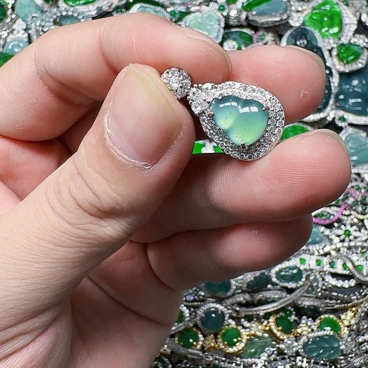 翡翠颈饰未镶嵌天然A货翡翠放漏