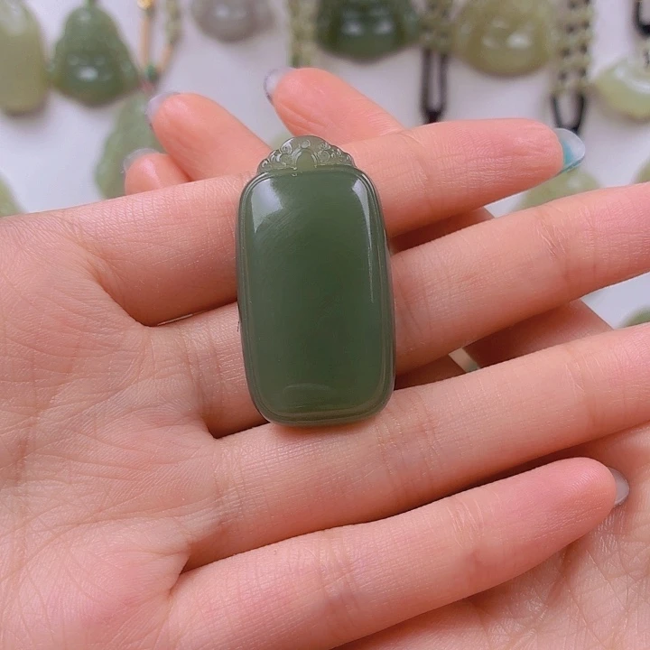 疯****颈饰未镶嵌和田玉
