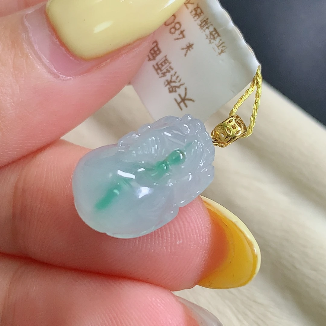 颈饰18K金镶嵌翡翠貔貅