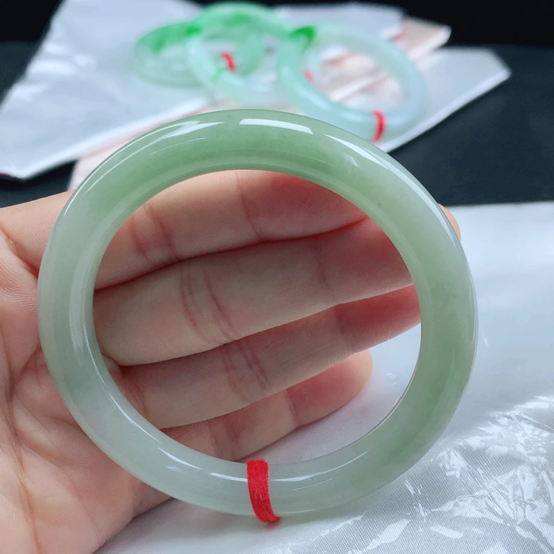 翡翠未镶嵌手镯（圆镯）58满绿翡翠圆条手镯