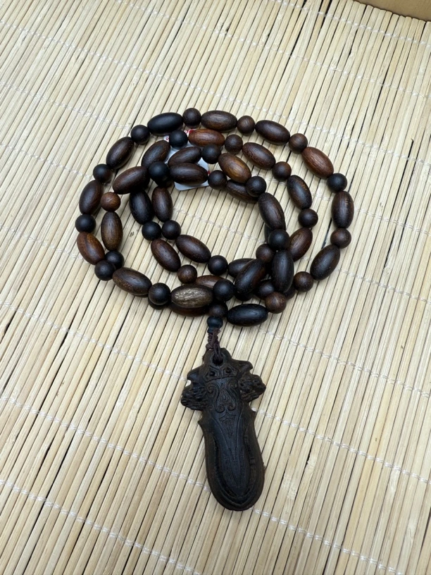 105沉木雕刻吊坠