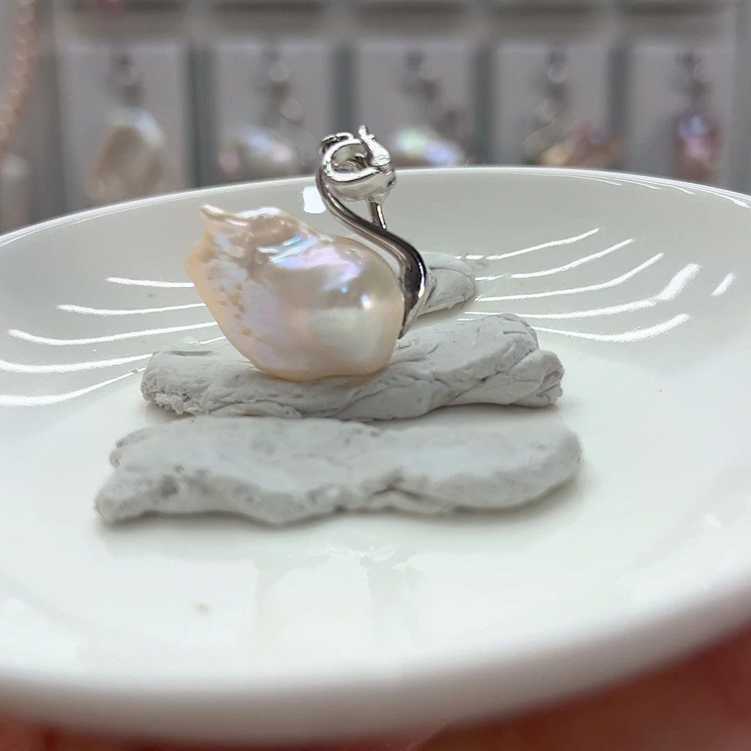 银S925镶嵌耳饰淡水珍珠