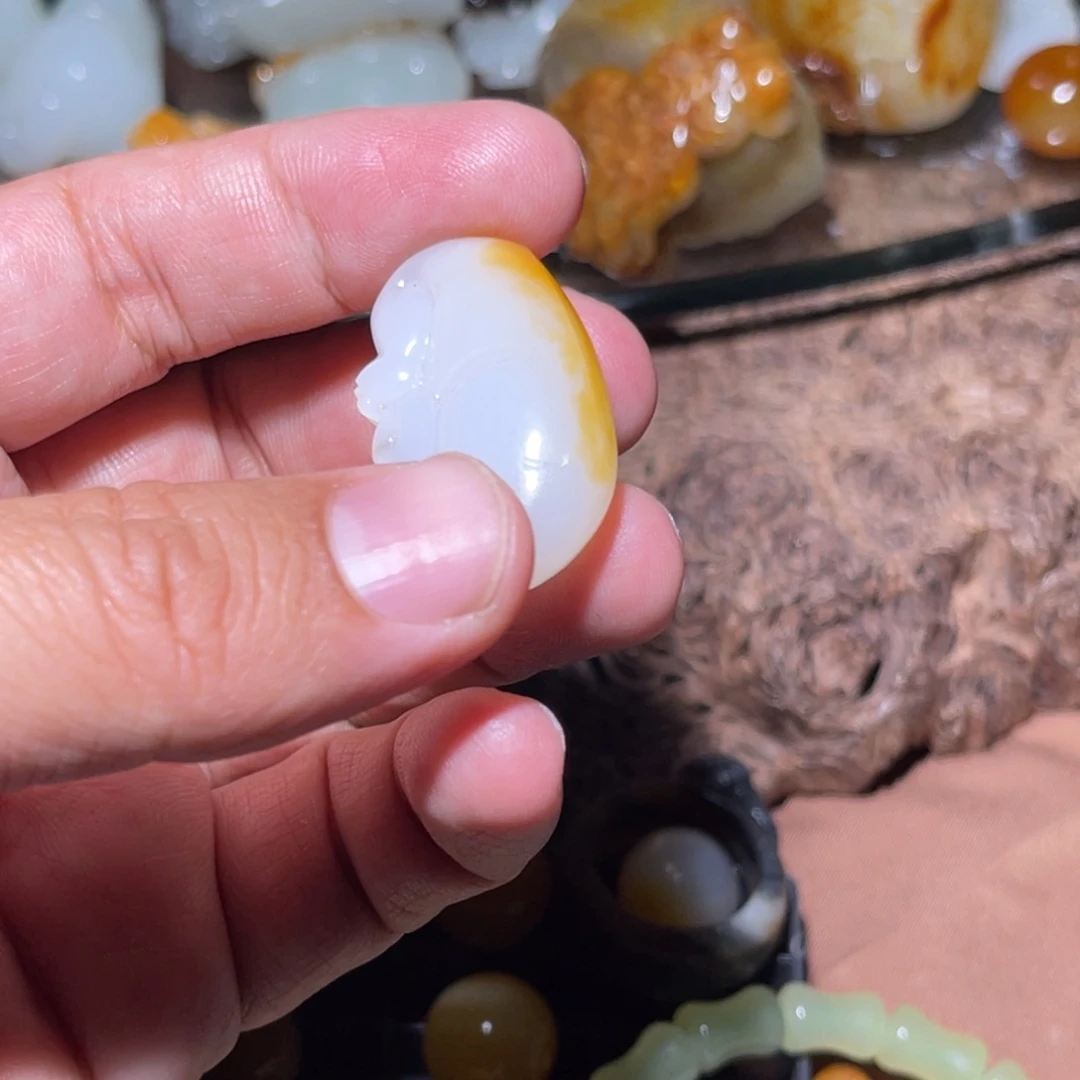 和田玉未镶嵌车挂