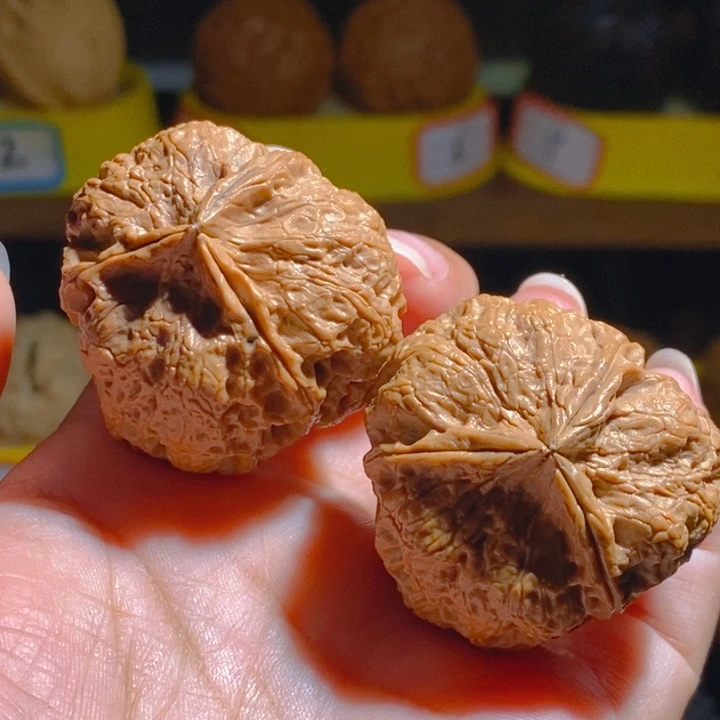 野生三棱核桃把件38