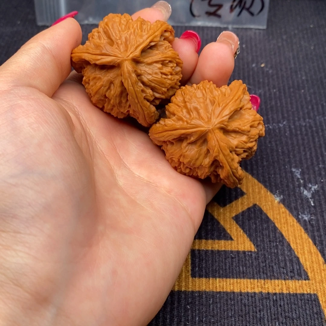 用***3把件文玩核桃白狮子