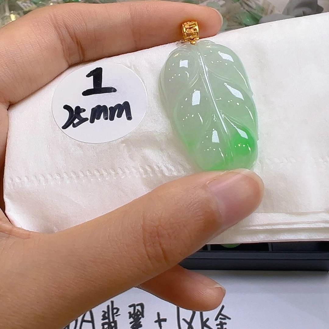 翡翠18K金镶嵌颈饰翡翠