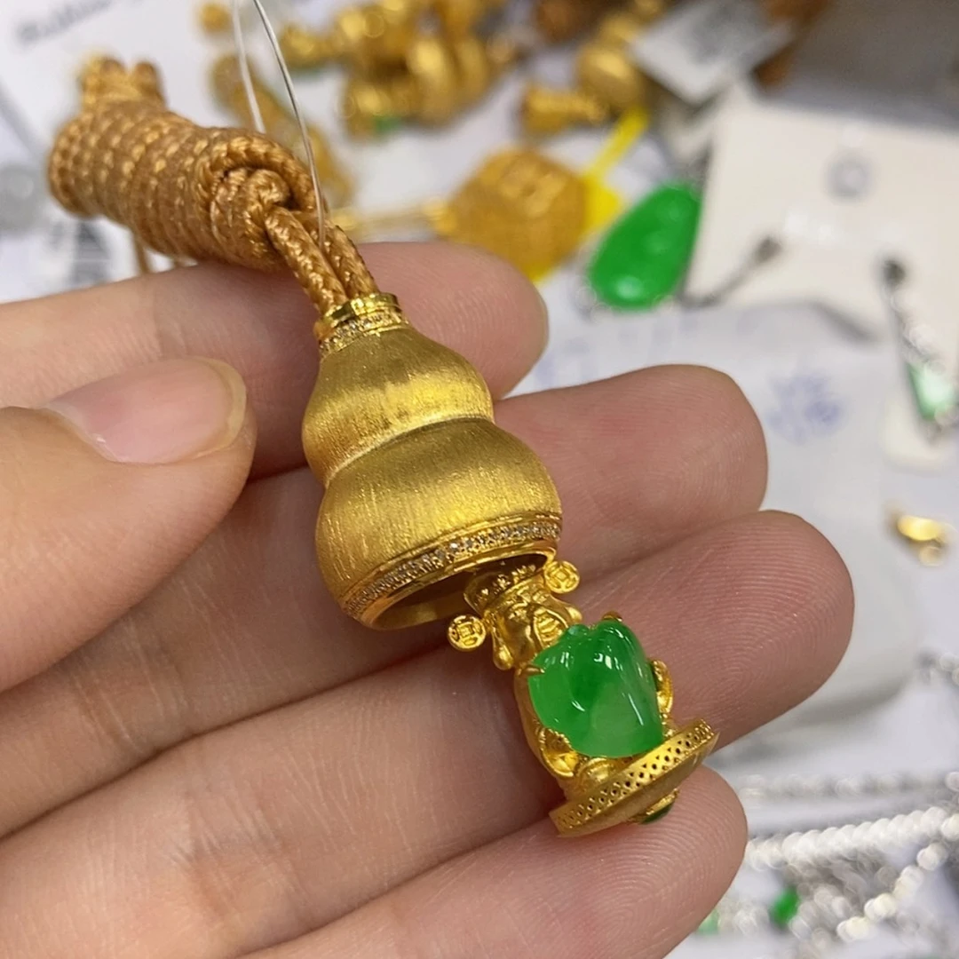 【闪购商品】颈饰18K金镶嵌翡翠爱****人吊坠