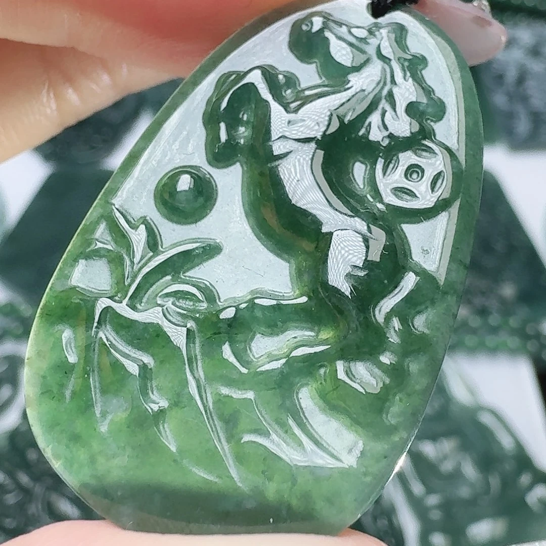 翡翠未镶嵌颈饰天然的A货翡翠多样性发其一