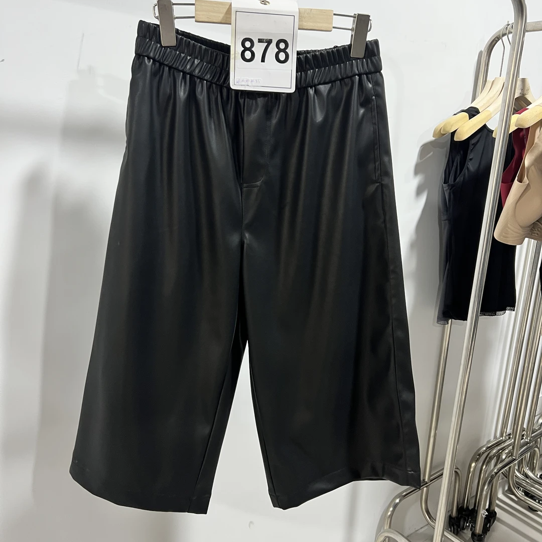878-5C56016.       黑色8分皮裤。
