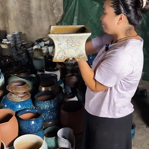 20口14高瑕疵一个盆子。