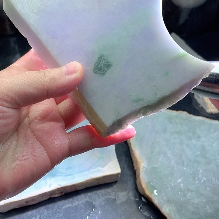 翡翠未镶嵌颈饰毛料14