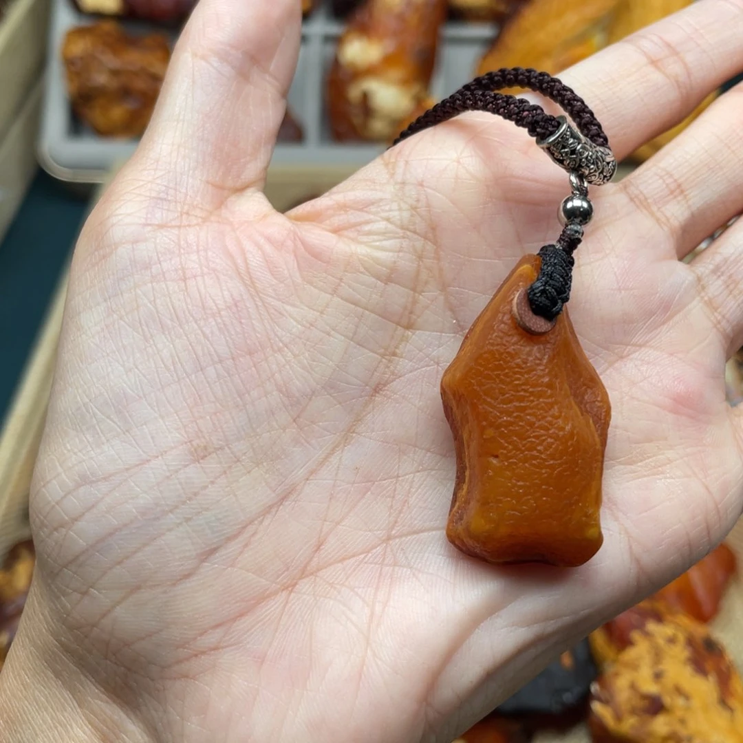 未镶嵌琥珀珠宝奇石