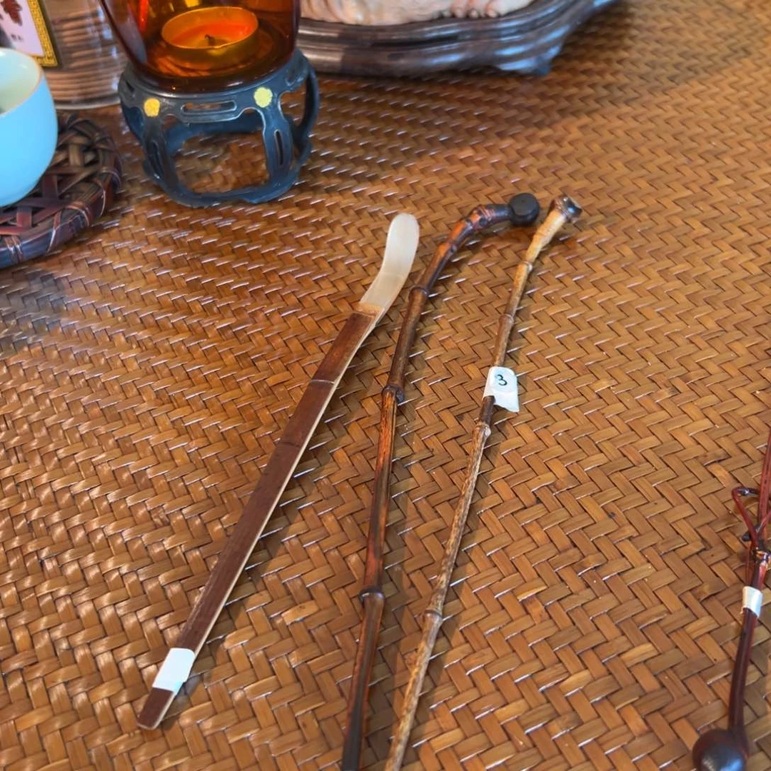 在****间手工制作10支茶拨