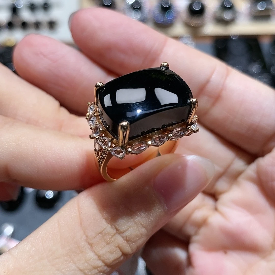 18K金镶嵌戒指翡翠墨翠