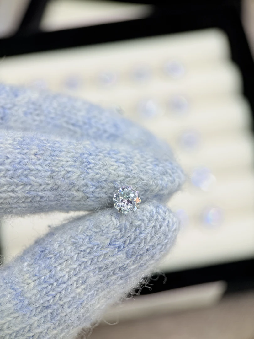 钛钢锆石耳饰 A418 绿紫渐变手捧锆石6mm耳骨钉耳钉耳蜗钉