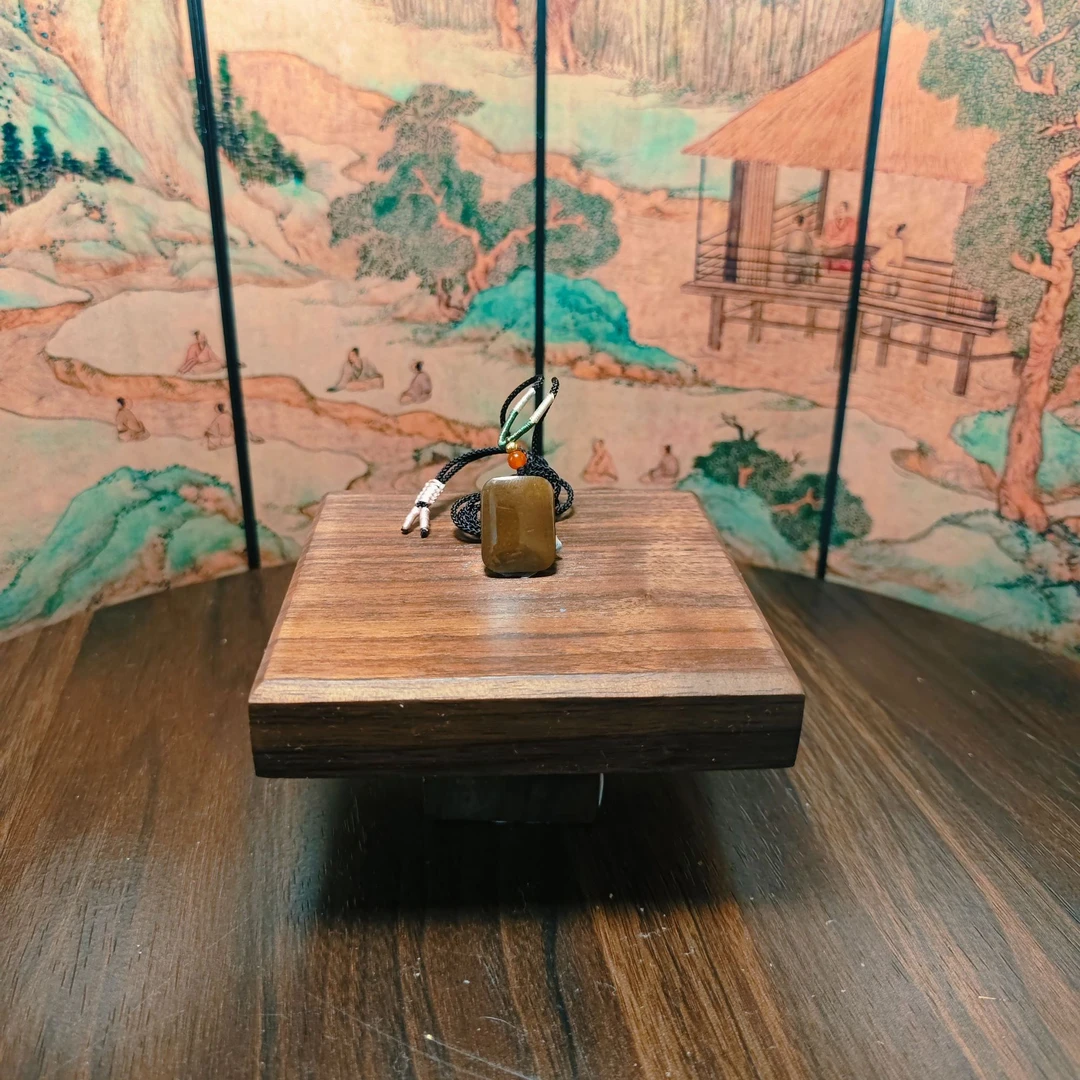 O和田玉且末糖无事牌吊坠0791