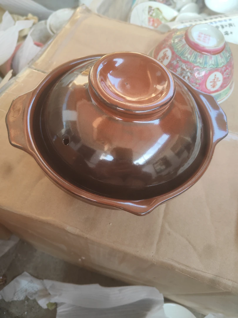 砂锅一个  摆件