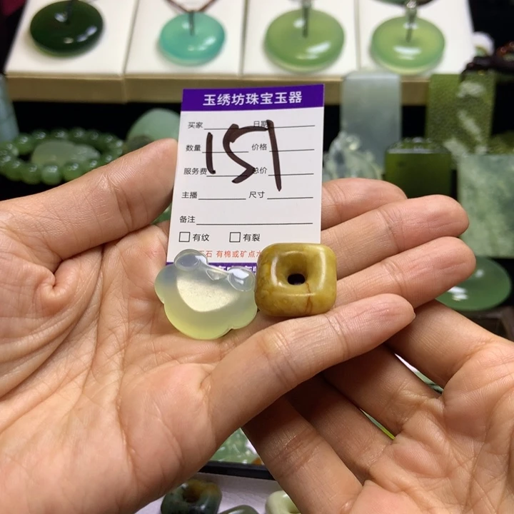 【闪购商品】蛇纹石玉未镶嵌颈饰大****?