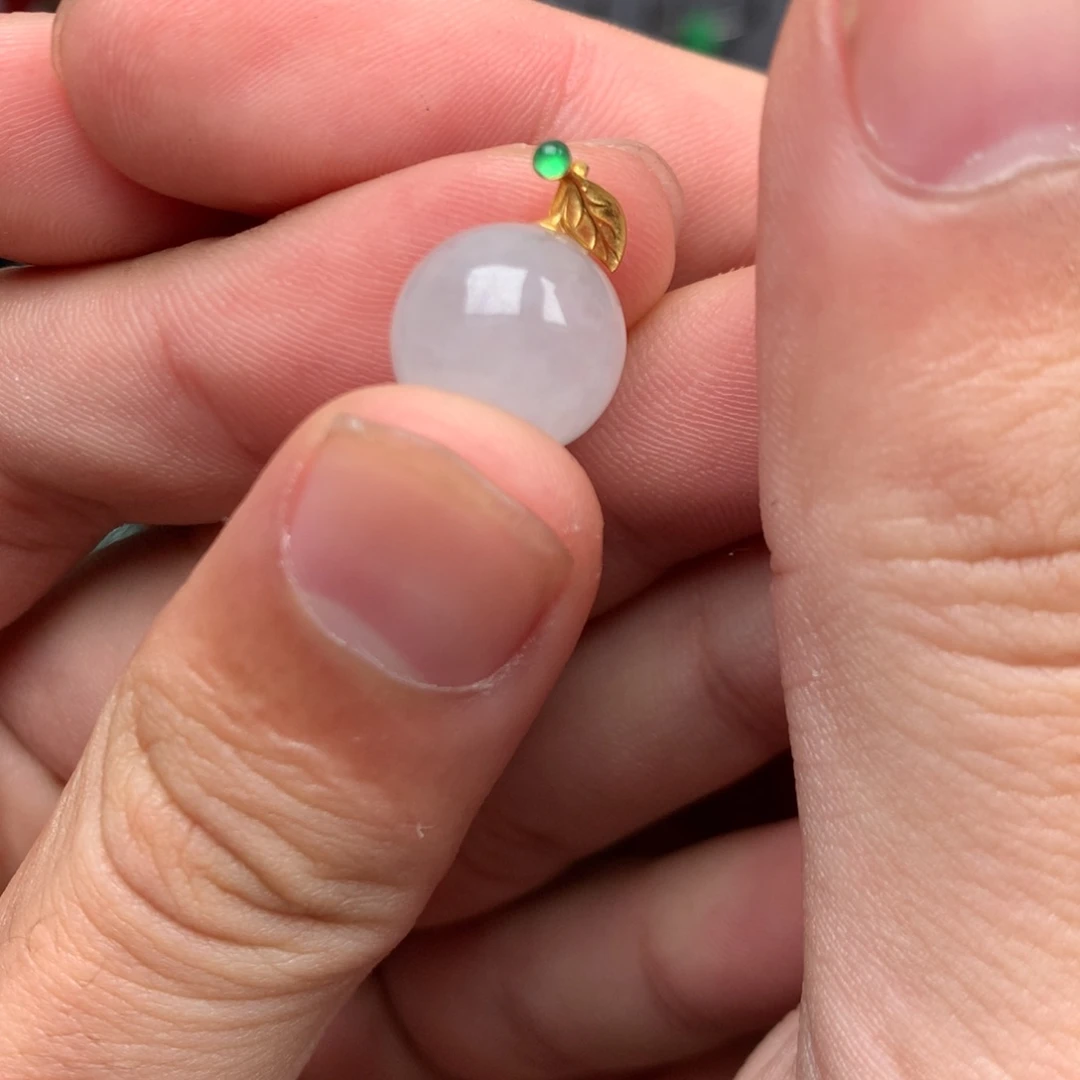 翡翠未镶嵌颈饰你是