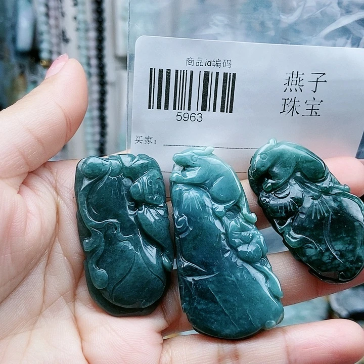 颈饰足铂镶嵌翡翠翡翠