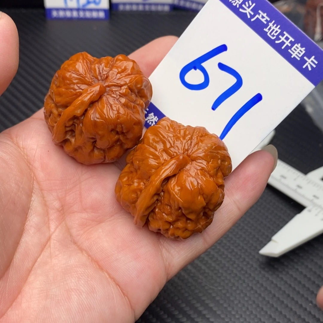 文玩核桃把件一根筋