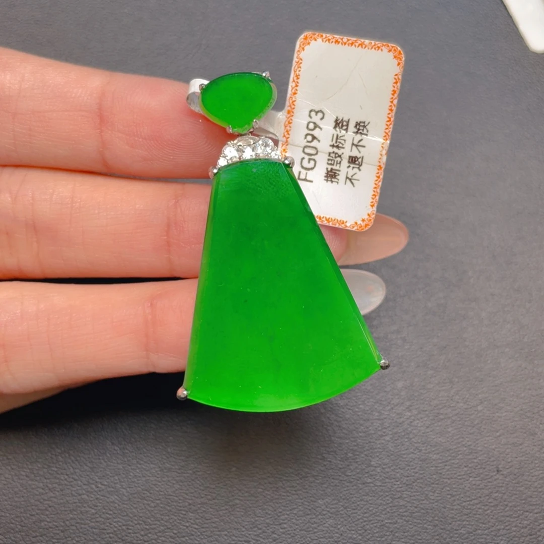 【闪购商品】吊坠(不含链)银S925镶嵌翡翠