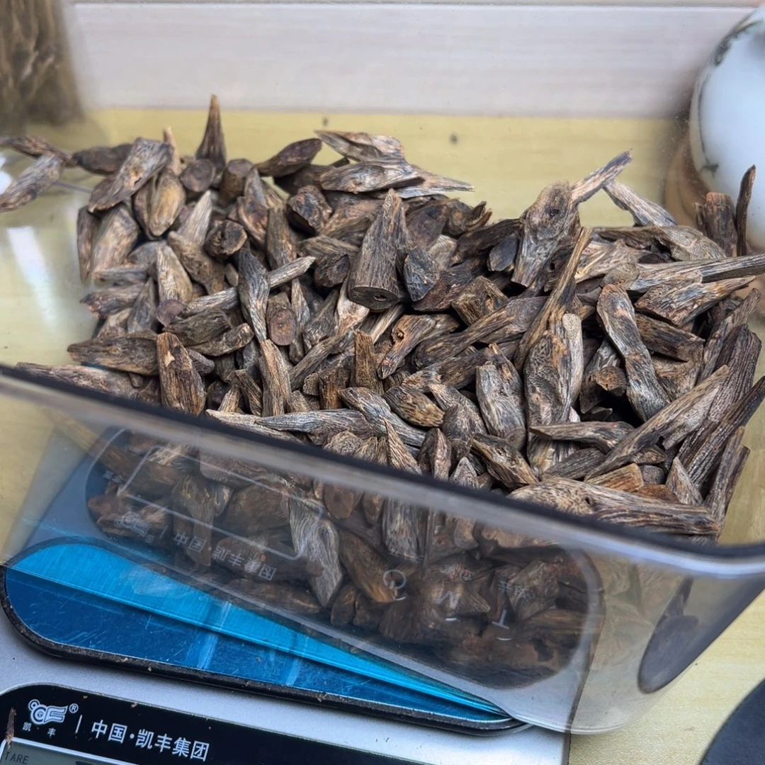 阿***乐树脂制品海南天然老白棋沉水树丁老料304克