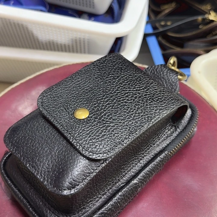 瑕疵真牛皮腰挂手机小包黑色