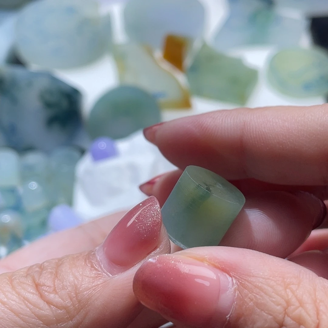 咦***？定制翡翠未镶嵌珠子