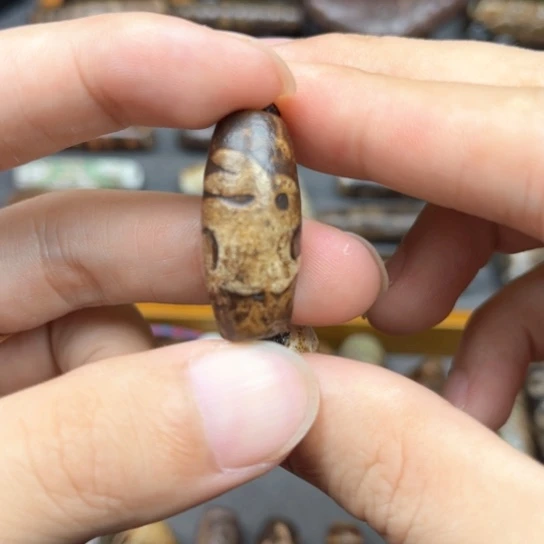 兔***哥玛瑙/玉髓颈饰未镶嵌