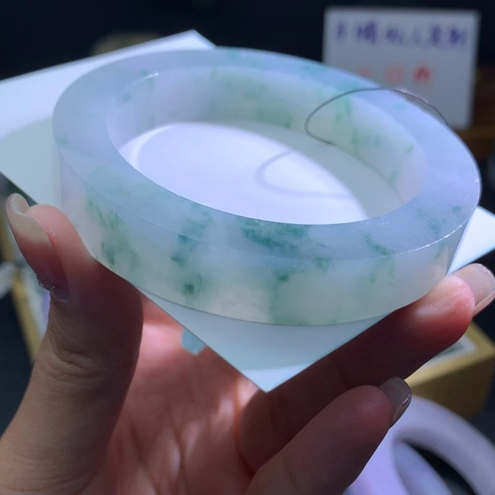 定制翡翠未镶嵌翡翠手镯