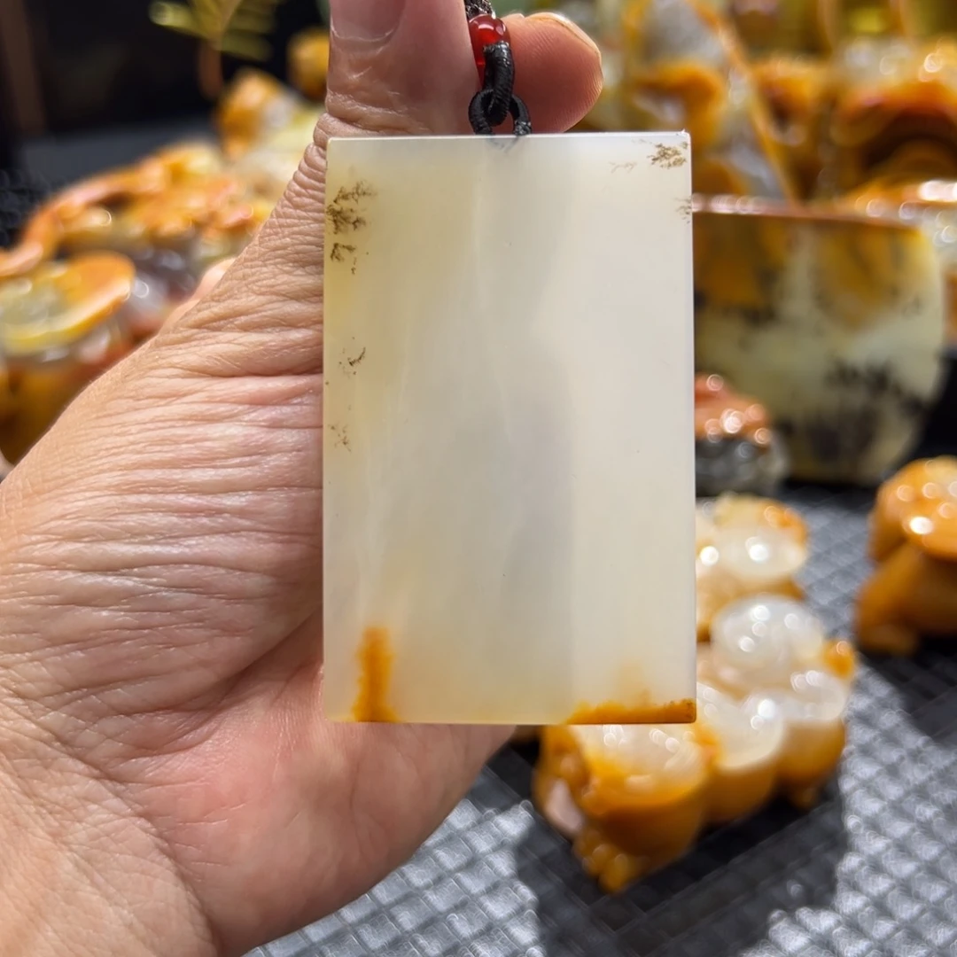 石英质玉未镶嵌颈饰