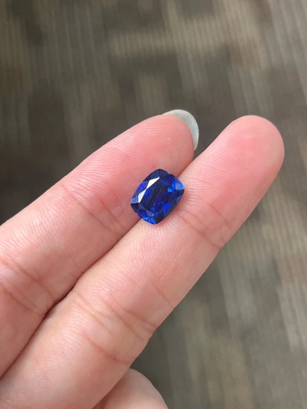 培育蓝宝石培育皇家蓝裸石2.65克拉