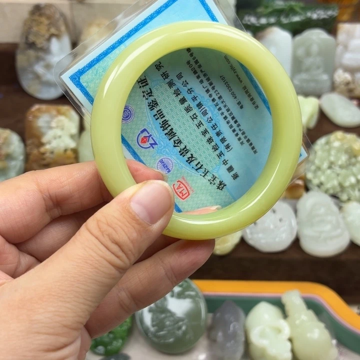 小***8和田玉未镶嵌颈饰