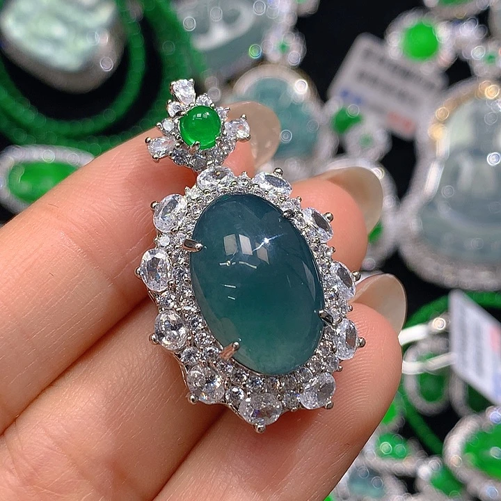 翡翠颈饰未镶嵌翡翠